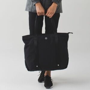 Lululemon Summer Lovin' Tote Black Large